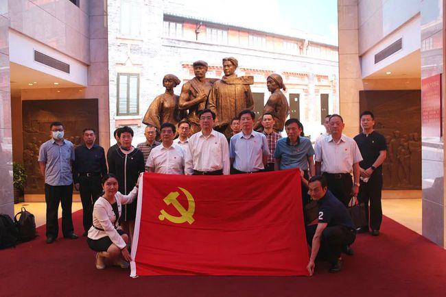 如何评价华晨宇新歌《寻》？游戏画面